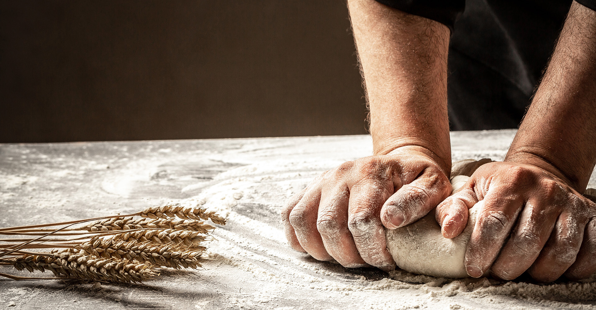 ライ麦粉をこねる